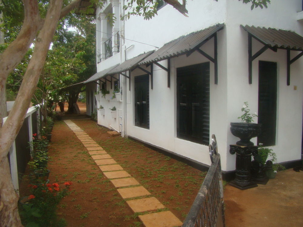 Hotel Sisilthera Anuradhapura Esterno foto