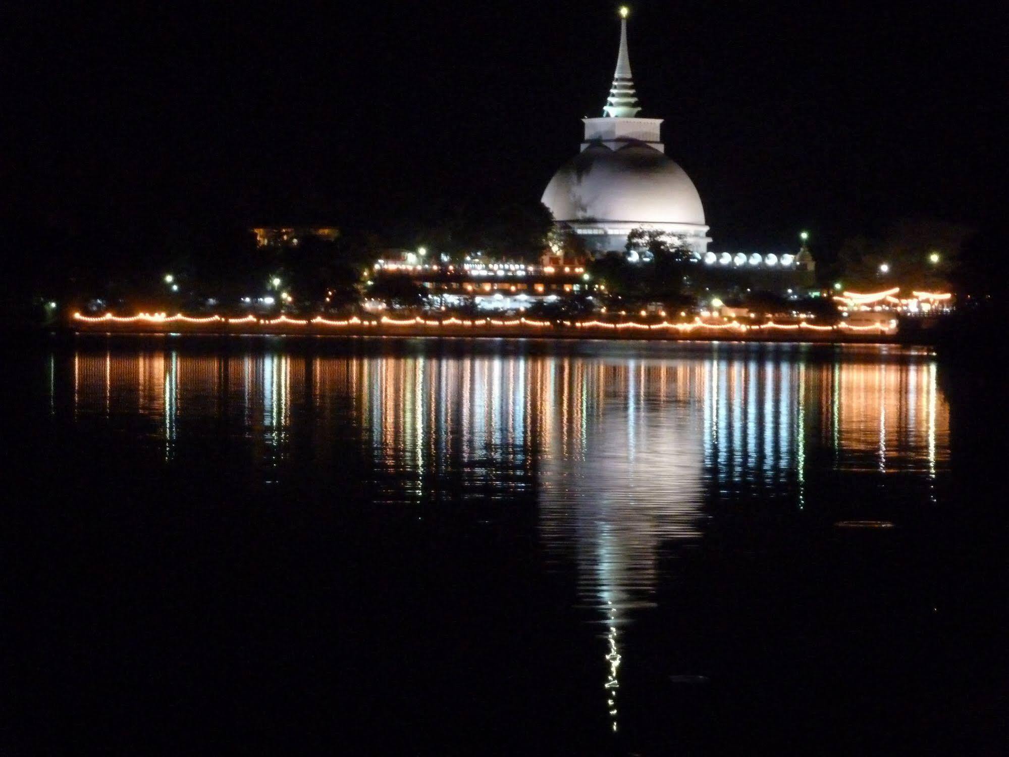 Hotel Sisilthera Anuradhapura Esterno foto