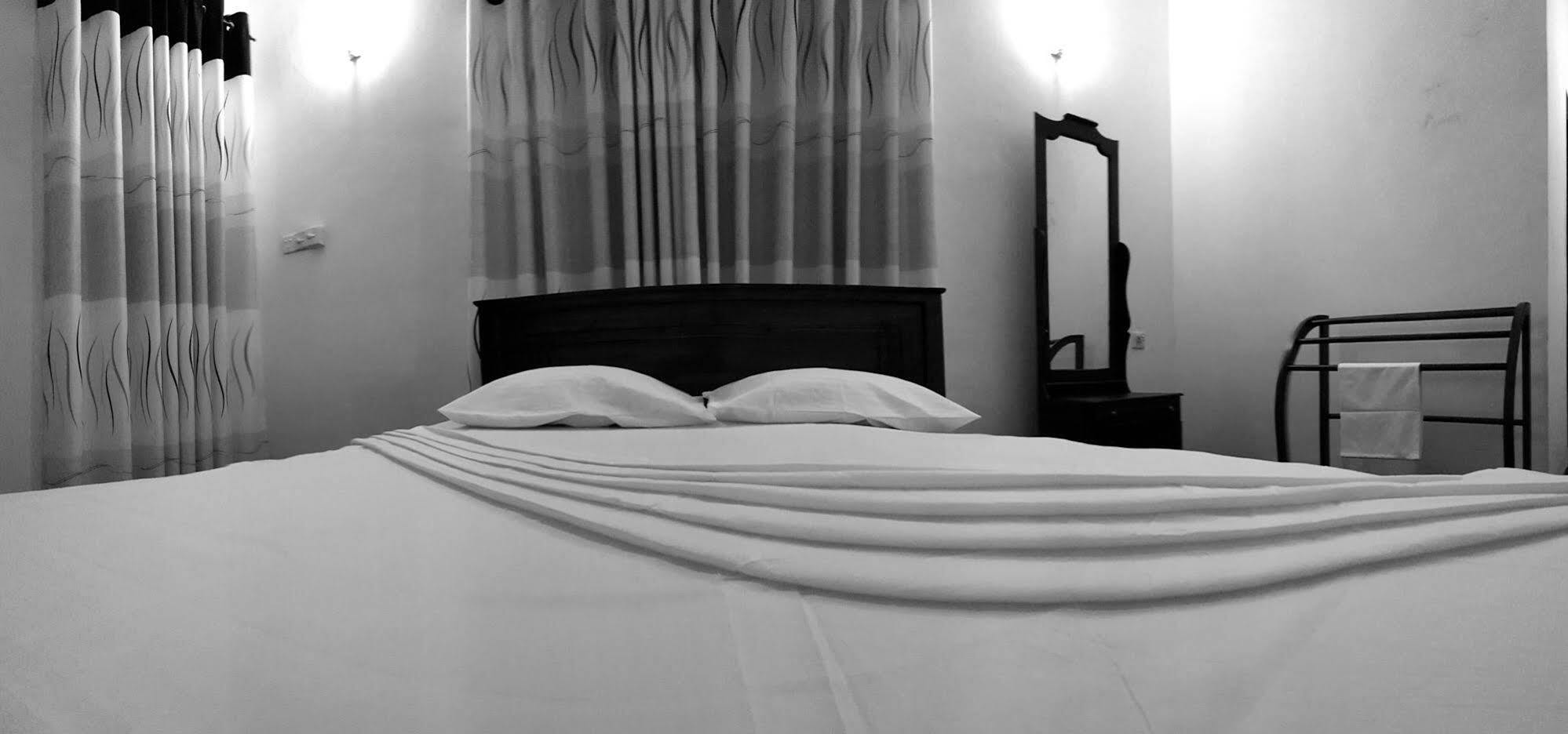 Hotel Sisilthera Anuradhapura Esterno foto